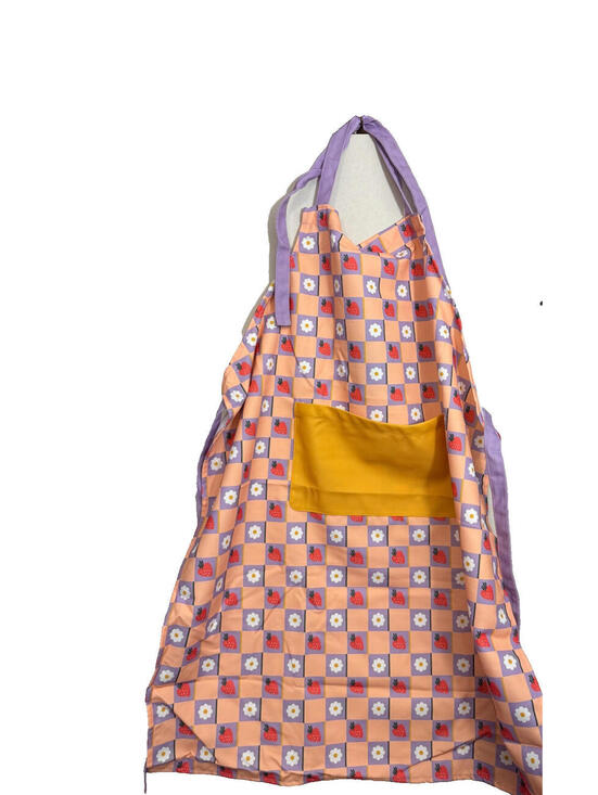 Pillowfort Other - Pillowfort Adult Apron, Strawberries and Daisy Pattern, Front Pocket, NWT